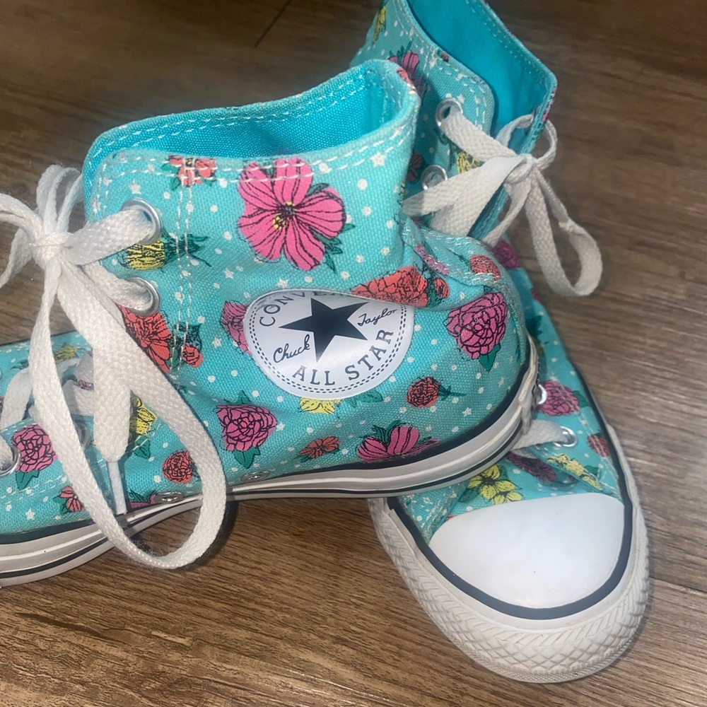 Teal High top converse with flowers